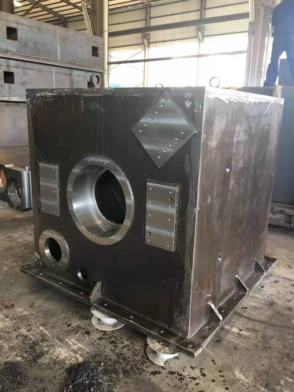 滿滿一車(chē)“大型自動(dòng)化設(shè)備機(jī)架”發(fā)貨江蘇