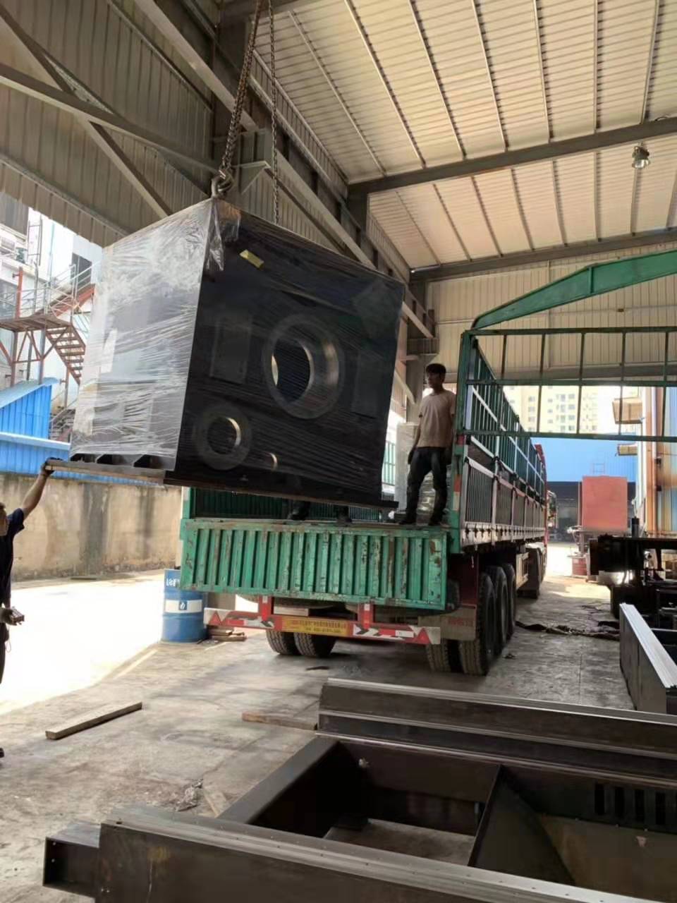 滿滿一車(chē)“大型自動(dòng)化設(shè)備機(jī)架”發(fā)貨江蘇